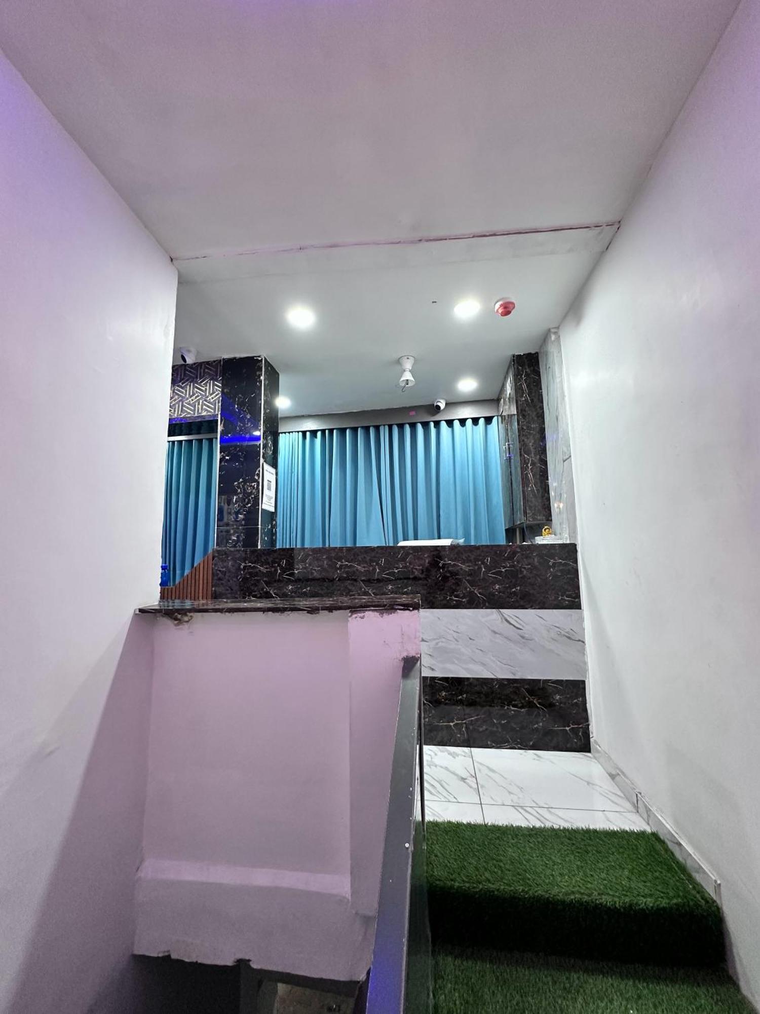 Hotel The Pacific Ahmedabad Airport Exterior foto