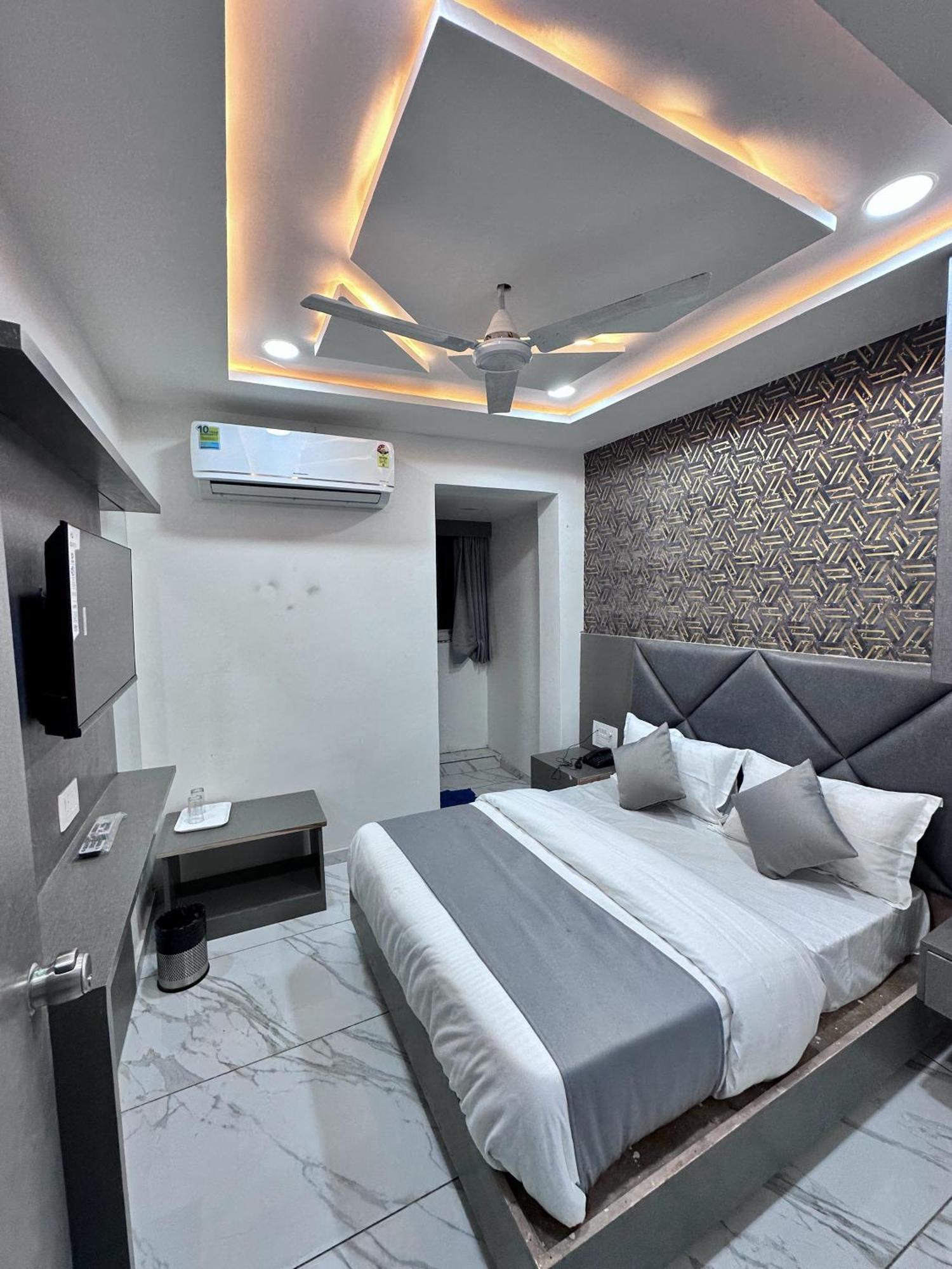 Hotel The Pacific Ahmedabad Airport Exterior foto